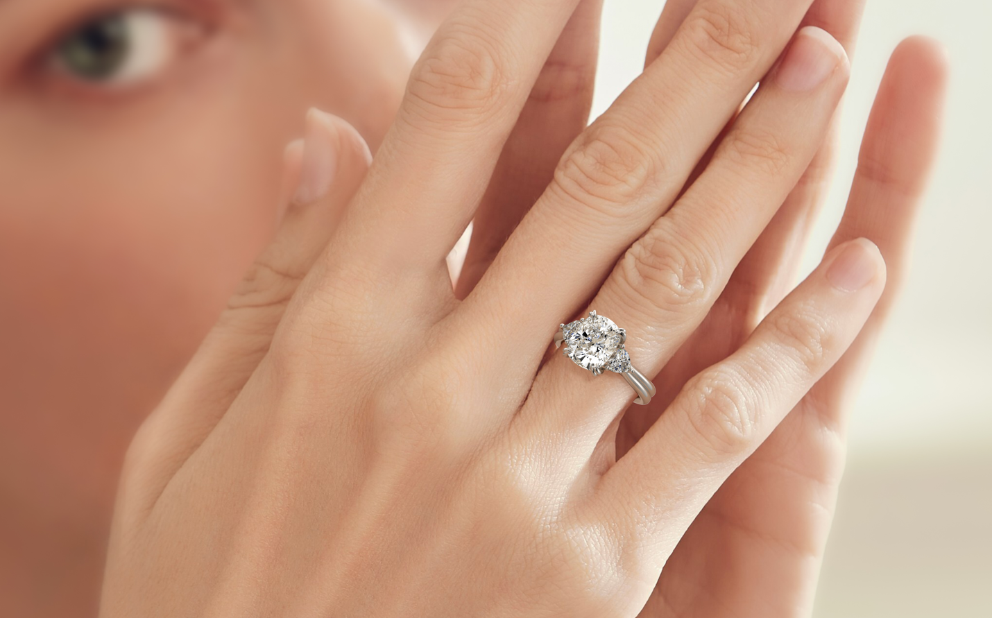 Oval Cut 3.00 CT F VS2 Lab Grown Diamond Ring in 14K Gold (IGI Certified)