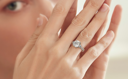 Oval Cut 3.00 CT F VS2 Lab Grown Diamond Ring in 14K Gold (IGI Certified)